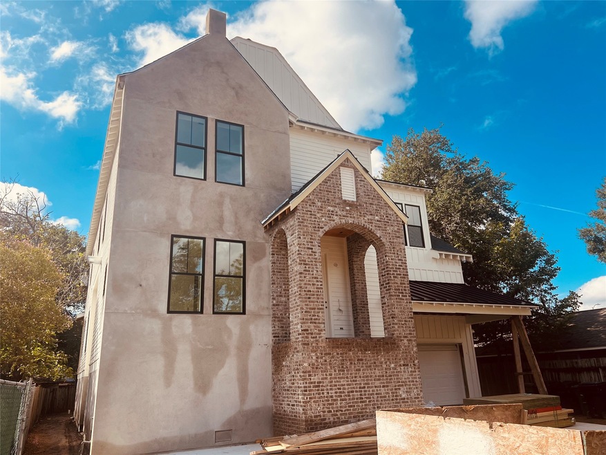 2323 Saxon Dr, Houston, TX 77018 - photo 1