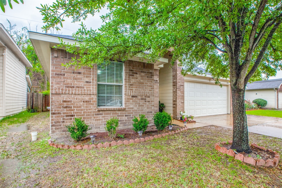 214 S Native Ln, Houston, TX 77022 - photo 1