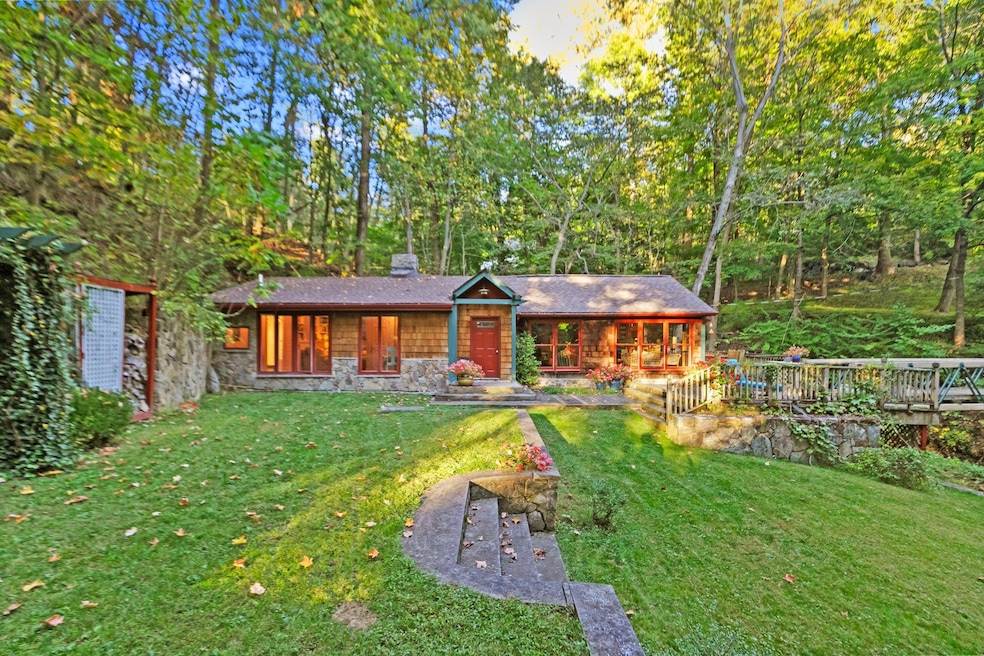 521 Scarborough Rd, Briarcliff Manor, NY 10510 - photo 1