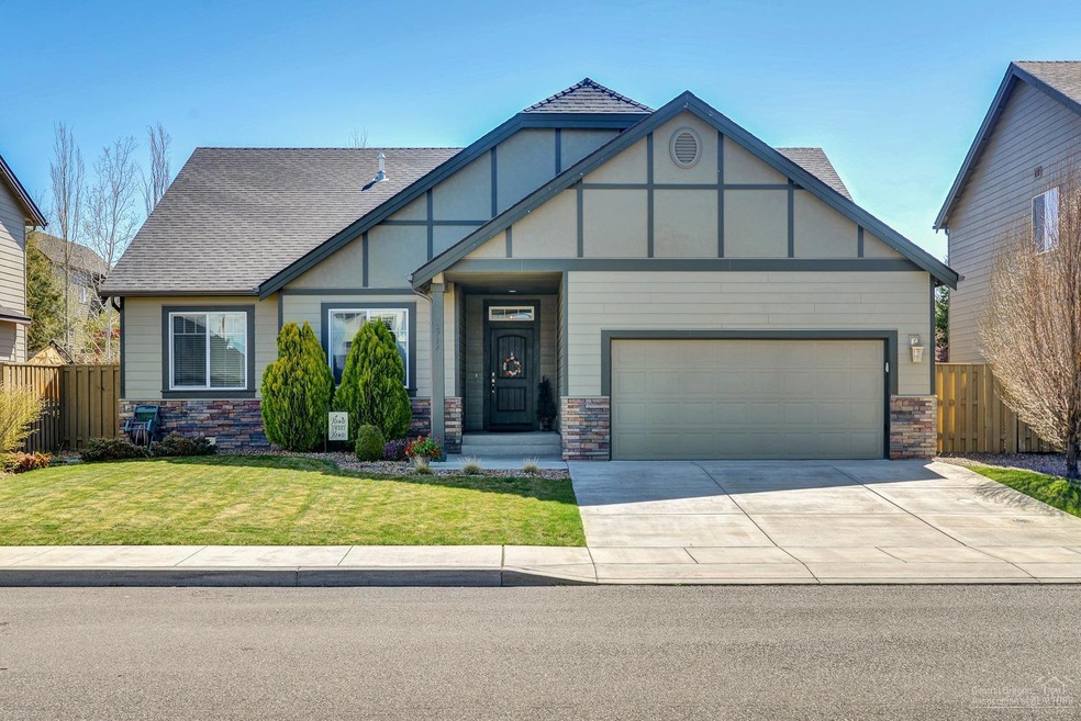 2714 SW 50th St, Redmond, OR 97756 - photo 1