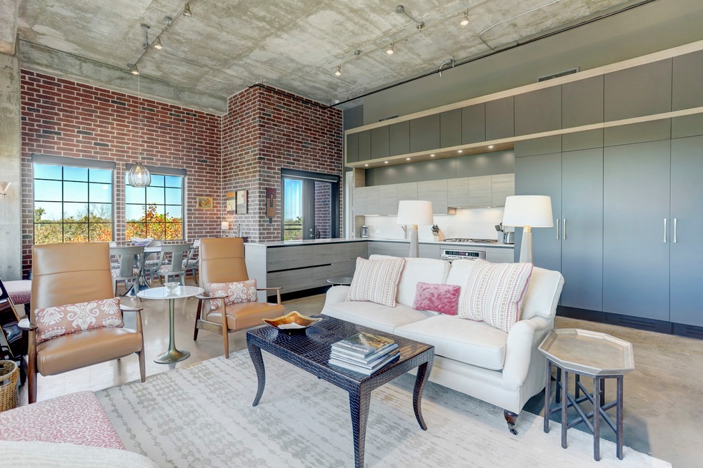 1111 Studewood St unit 501, Houston, TX 77008 - photo 1