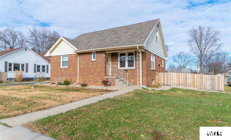 1228 Pulaski St, Lincoln, IL 62656 - photo 1