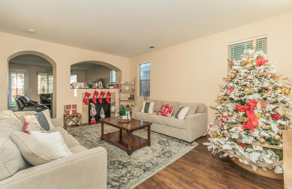 121222-1021-Simonian-Ave-Fowler-CA-03