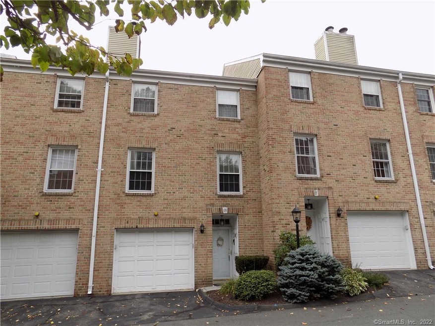 69 Kingswood Dr, Bethel, CT 06801 - photo 1