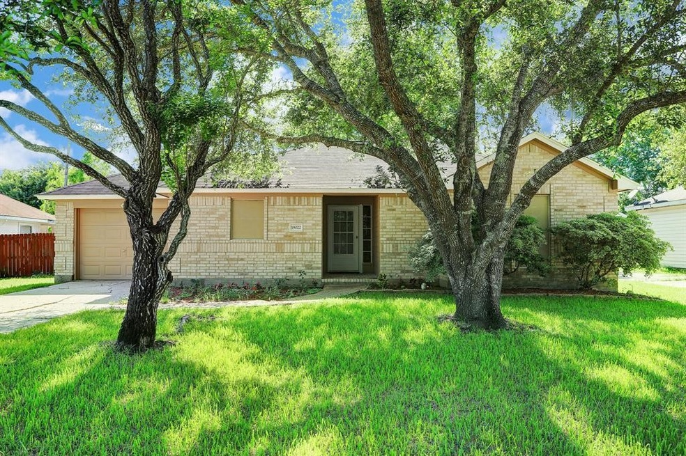 19048 County Road 669d, Alvin, TX 77511 - photo 1