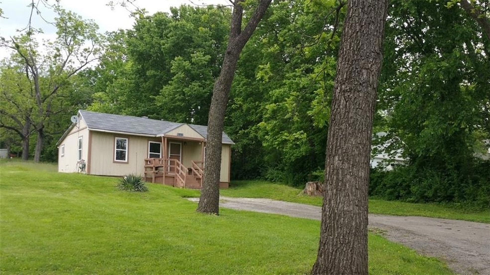 15918 & 15922 E Truman Rd, Independence, MO 64050 - photo 1