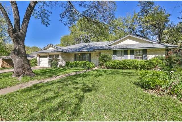 Front Yard has great curb appeal!