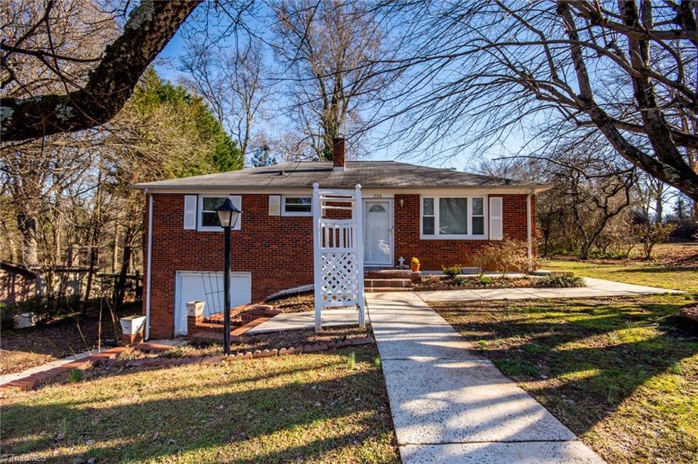 206 Fieldstone Cir, Statesville, NC 28677 - photo 1