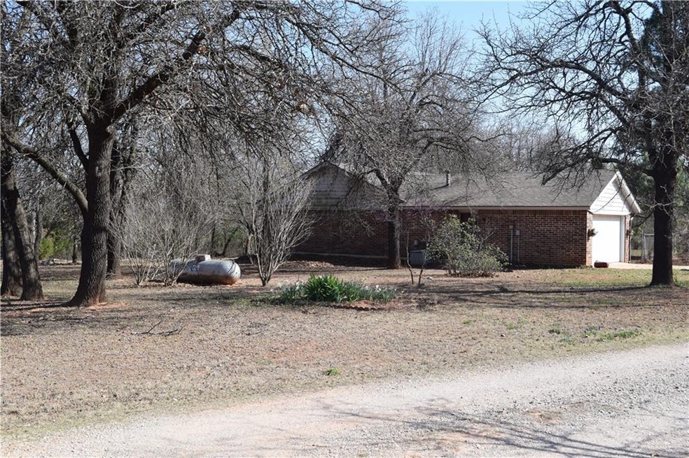 336711 Whispering Oaks Dr, Meeker, OK 74855 - photo 1