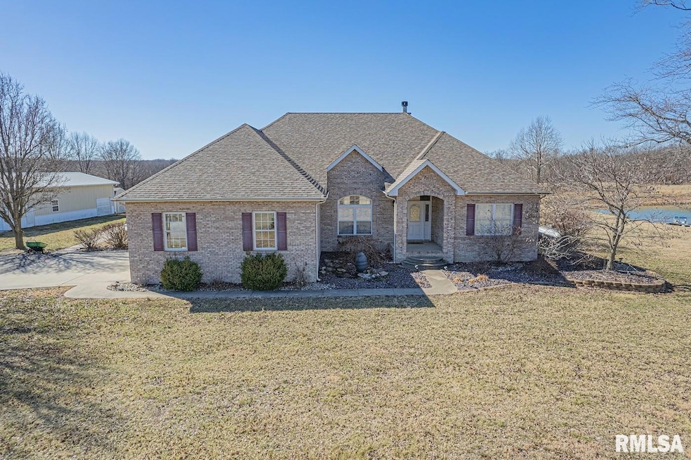 16311 N County Farm Ln, Mount Vernon, IL 62864 | MLS# RMAEB452155 ...