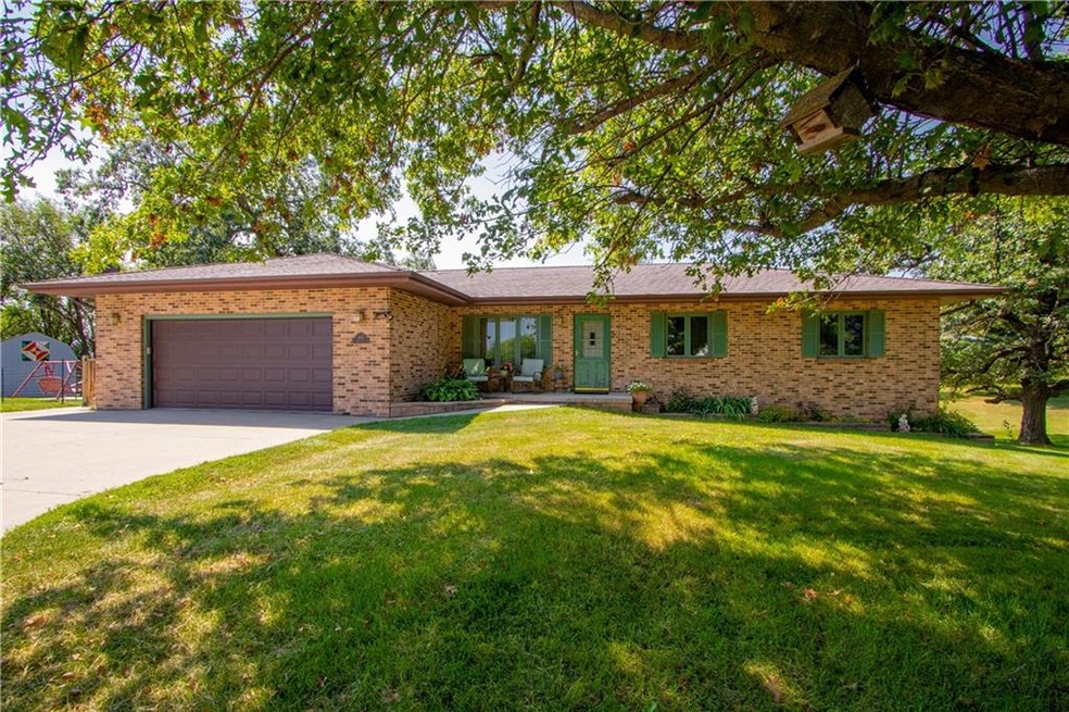 1065 S 52nd Ave E, Newton, IA 50208 - photo 1