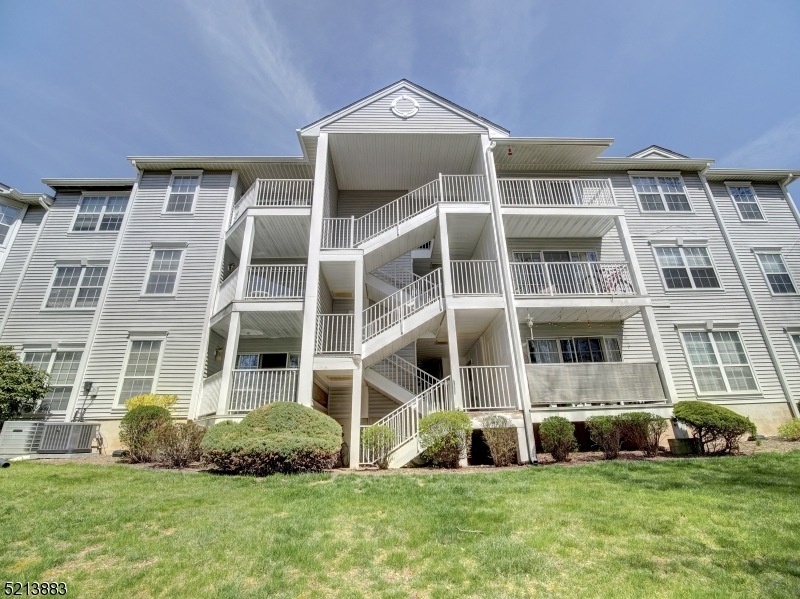 75 Rachel Ct unit B2, Franklin Park, NJ 08823 - photo 1