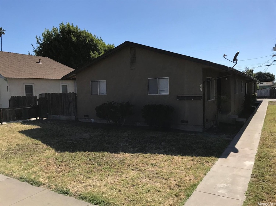 223 Locust St, Turlock, CA 95380 - photo 1