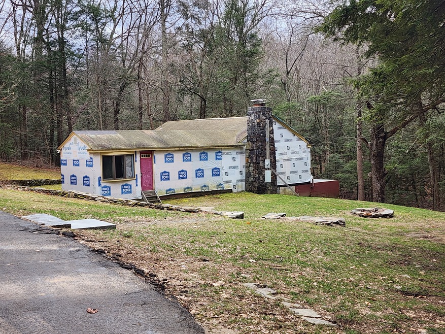 207 N Moodus Rd, Moodus, CT 06469 - photo 1