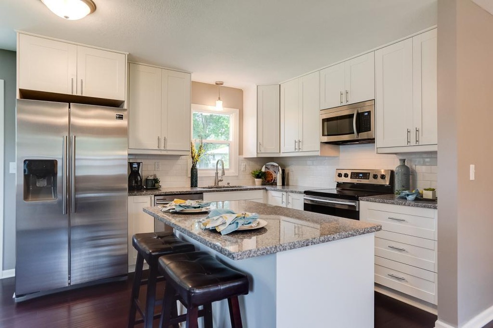 11367-98th-Ave-N-016