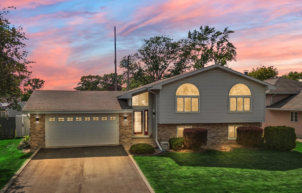 658 N Forest Ave, Griffith, IN 46319 - photo 1