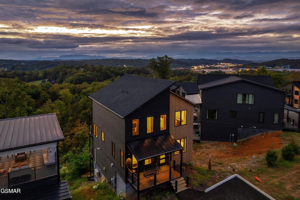 1302 Reedmont Way, Sevierville, TN 37876 - photo 1