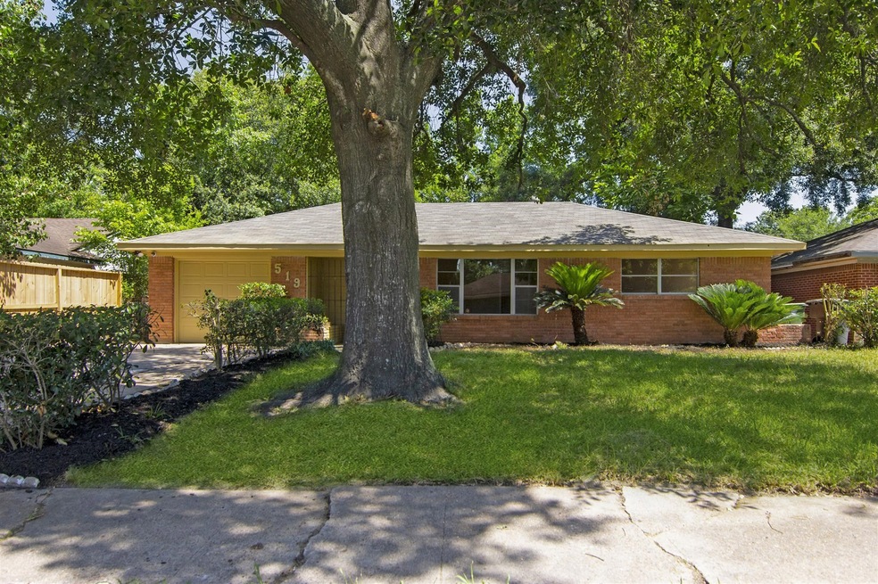 519 Glenburnie Dr, Houston, TX 77022 - photo 1