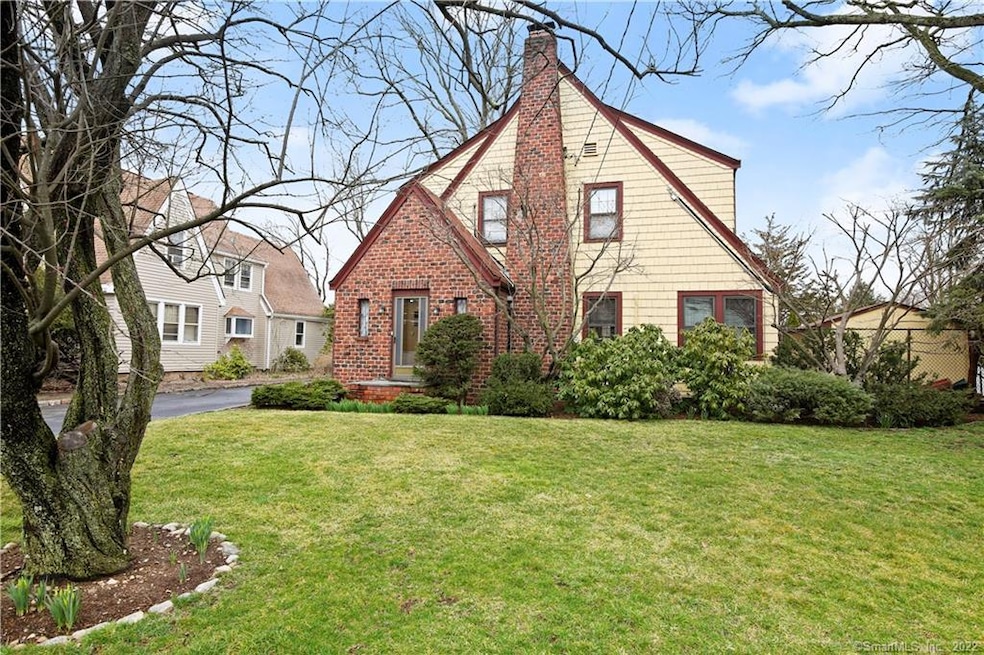439 Courtland Ave, Stamford, CT 06906 - photo 1