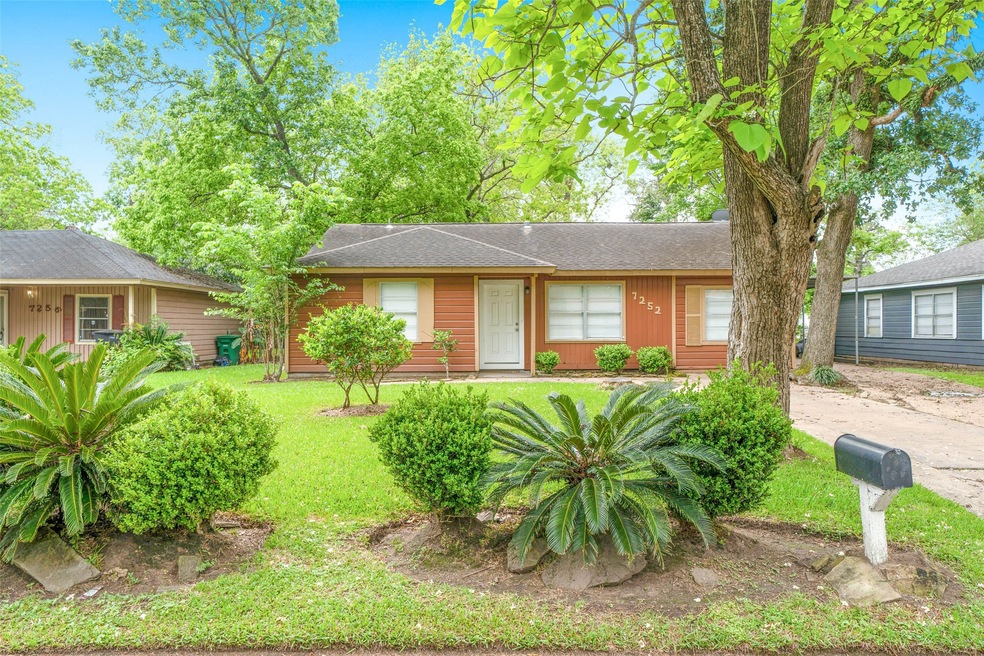 7252 Yoe St, Houston, TX 77016 - photo 1