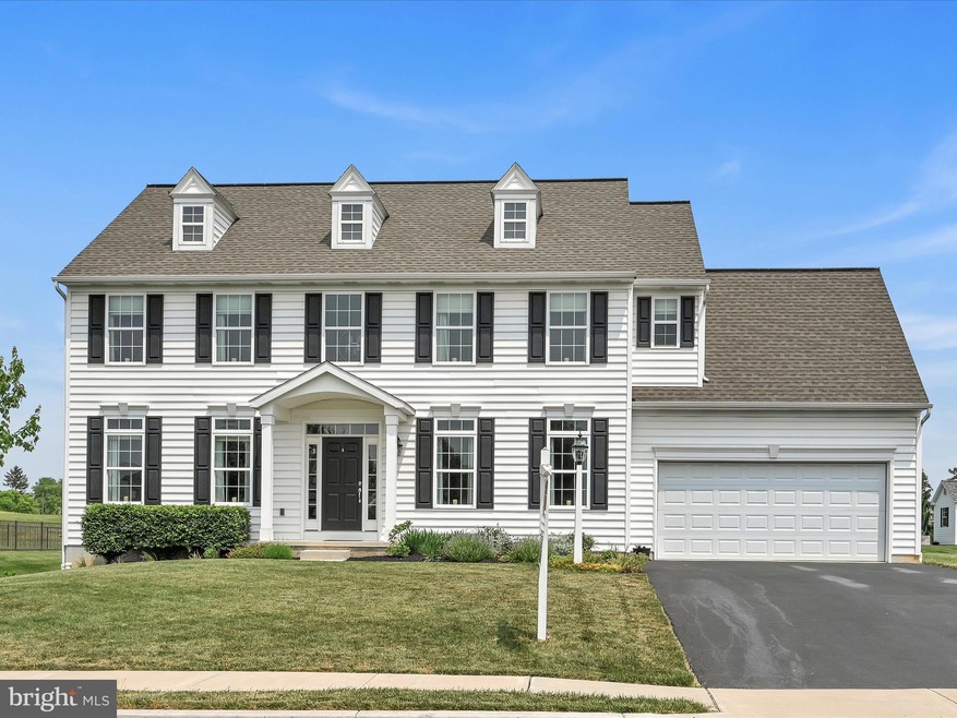 820 Jasmine Ave, Mount Joy, PA 17552 - photo 1