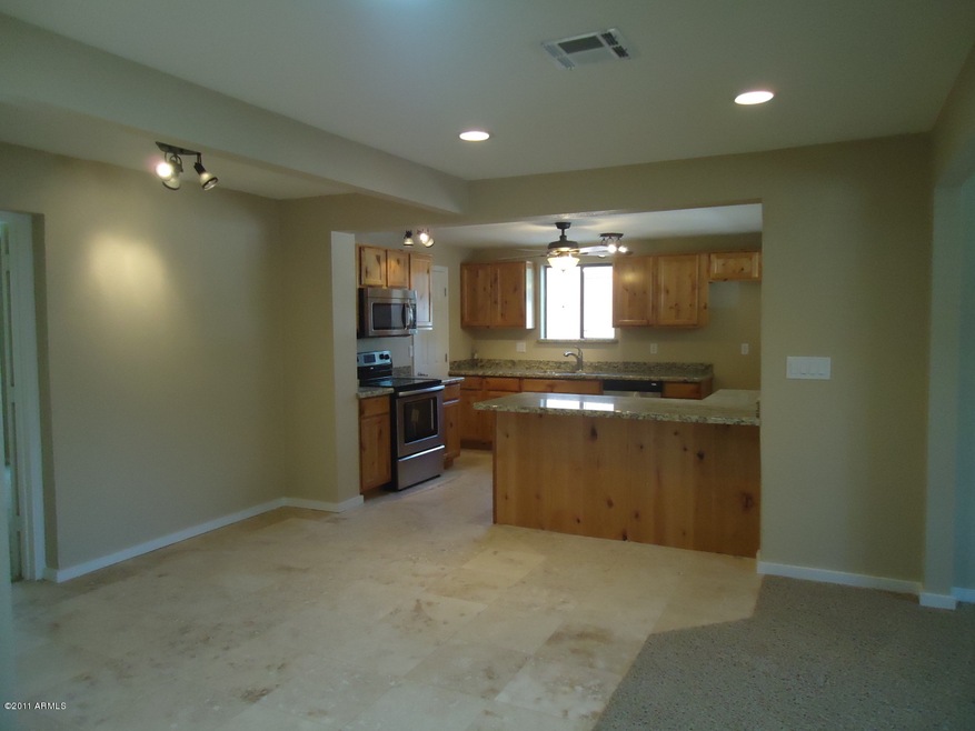 2550 E Cambridge Ave, Phoenix, AZ 85008 - photo 1