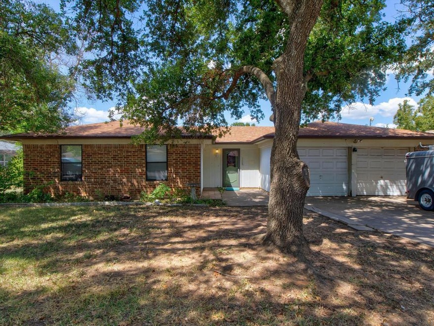 1208 Wedgewood Dr, Cleburne, TX 76033 - photo 1