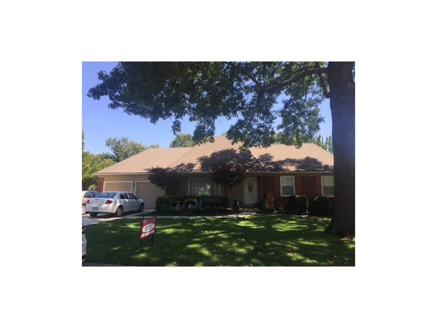 702 NW 12th St, Blue Springs, MO 64015 - photo 1