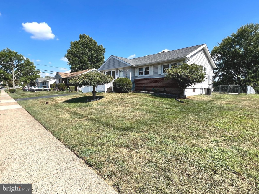 3754 Donegal Ln, Brookhaven, PA 19015 - photo 1