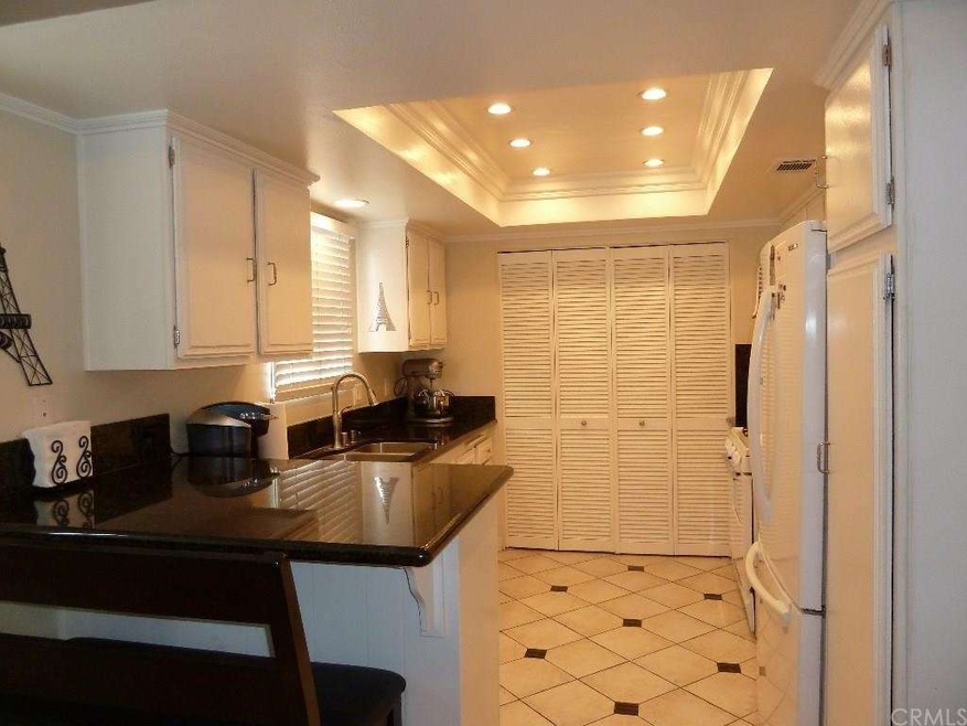 9218 Palm St unit 8, Bellflower, CA 90706 - photo 1