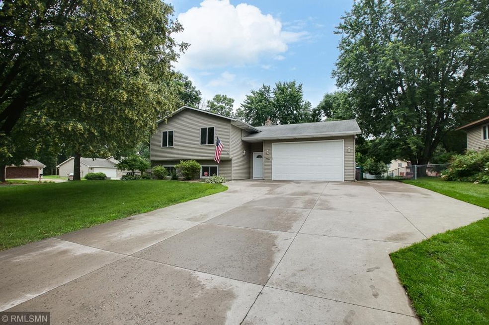 Oversized driveway-4 car garage AND extra space on
