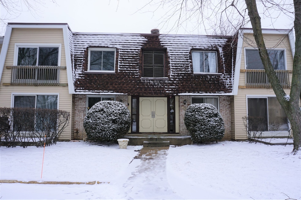 2920 Roberts Dr unit 5, Woodridge, IL 60517 - photo 1