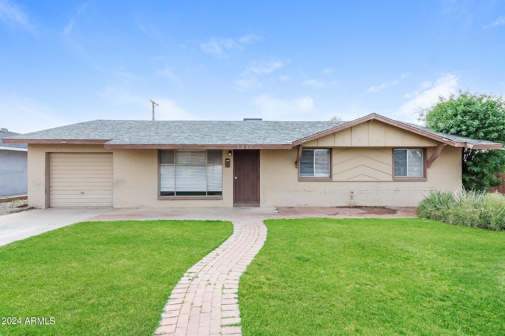 012-photo-front-view-13626370