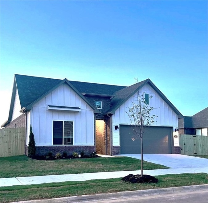 3142 E Coolridge St, Fayetteville, AR 72701 - photo 1