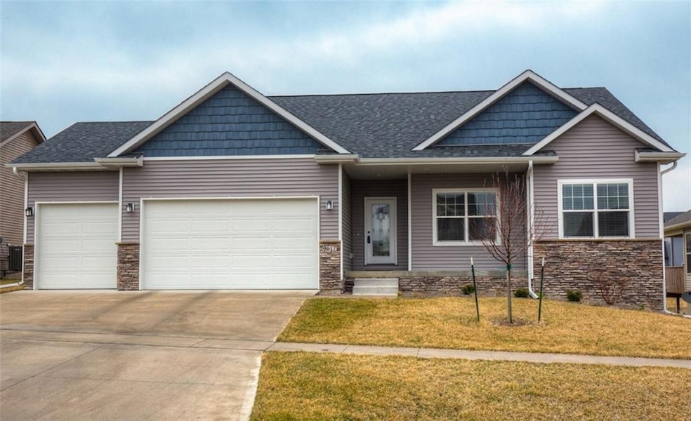 9617 Valley Pkwy, Johnston, IA 50131 - photo 1