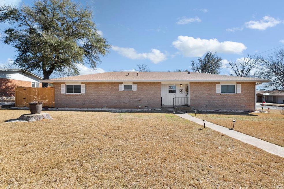 1001 Avenue B, Fredericksburg, TX 78624 - photo 1