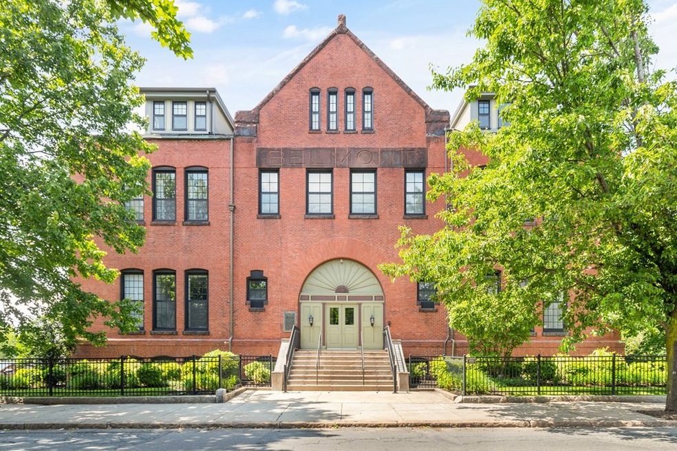 72 Ashland St unit 403, Malden, MA 02148 - photo 1