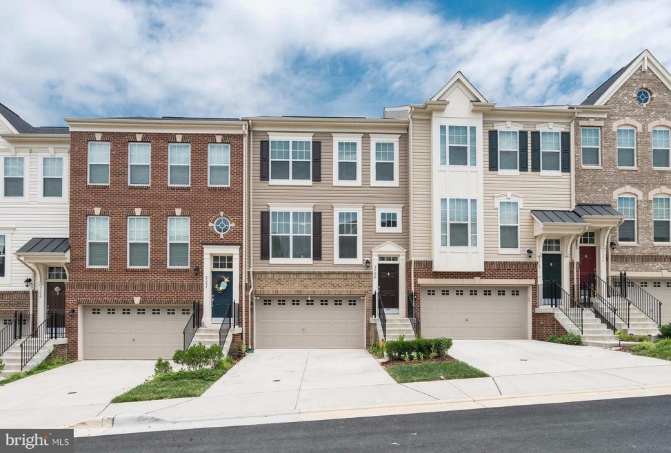 9068 Christopher Ln, Manassas Park, VA 20111 - photo 1