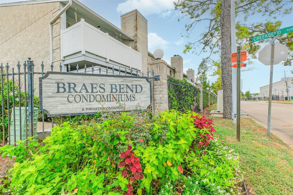 8247 Creekbend Dr unit 8247, Houston, TX 77071 - photo 1