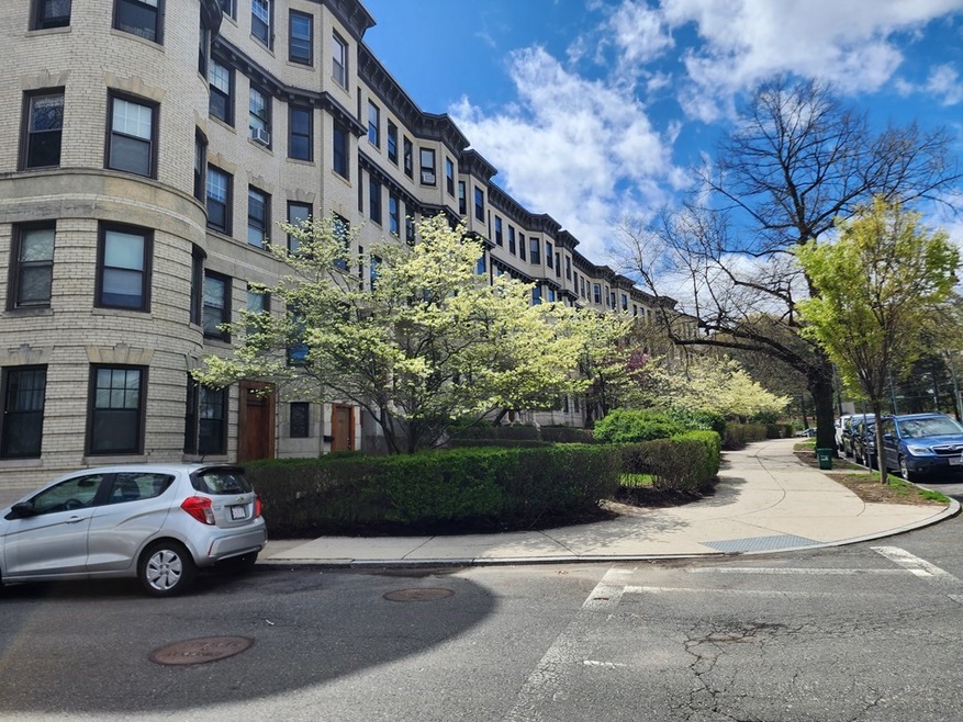 5 Braemore Rd unit 5, Brighton, MA 02135 - photo 1