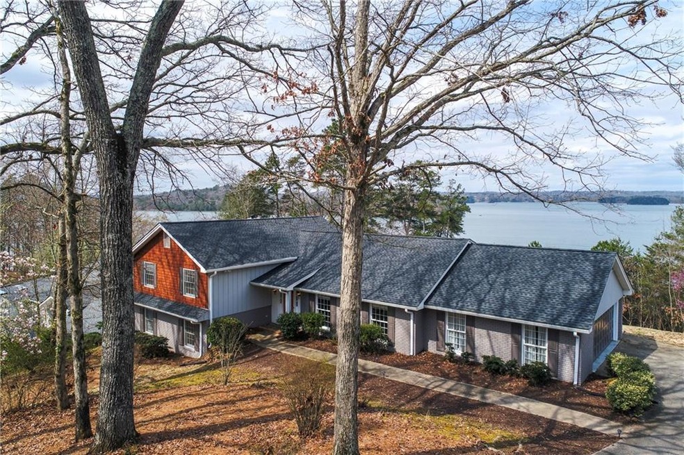Gorgeous home with fantastic views!