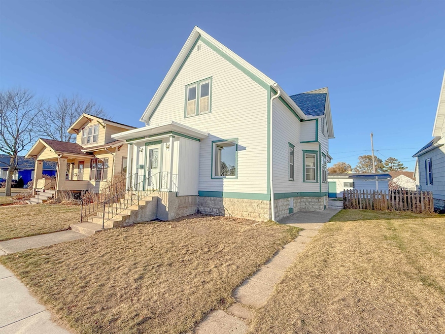 1512 16th Ave, Menominee, MI 49858 - photo 1