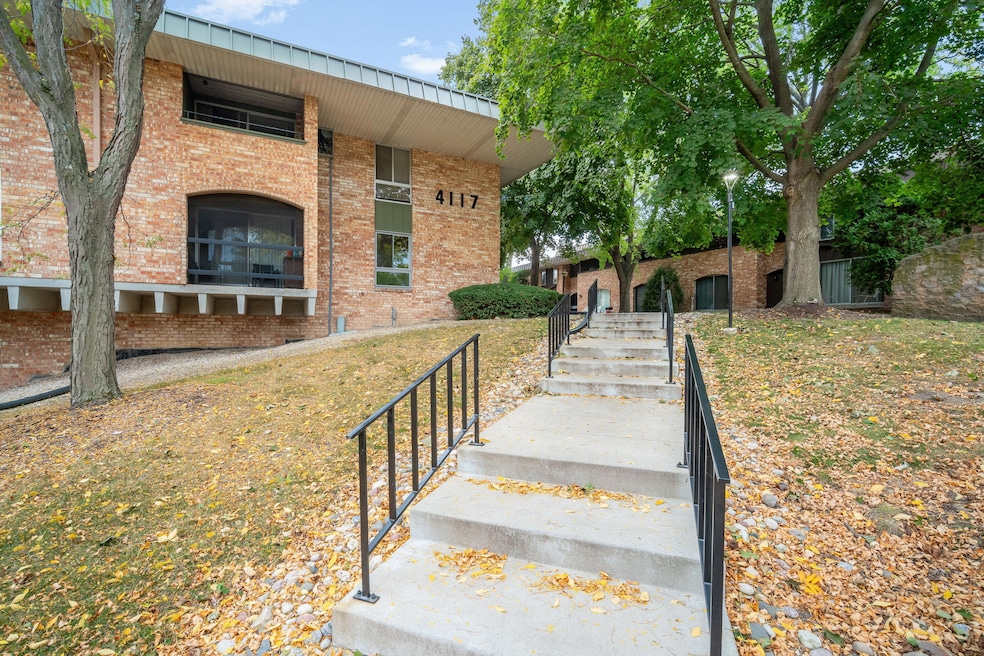 4117 W Rivers Edge Cir unit 1, Milwaukee, WI 53209 - photo 1
