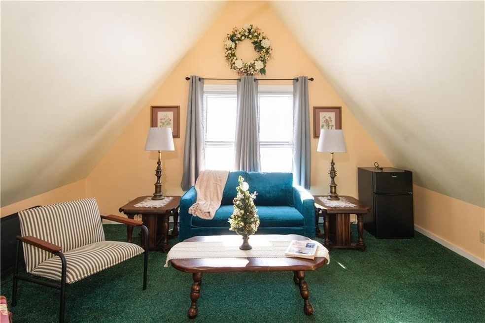 54 Malbone Rd unit 1, Newport, RI 02840 - photo 1