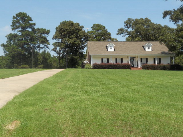 1052 Rolling Oaks Dr, McComb, MS 39648 - photo 1