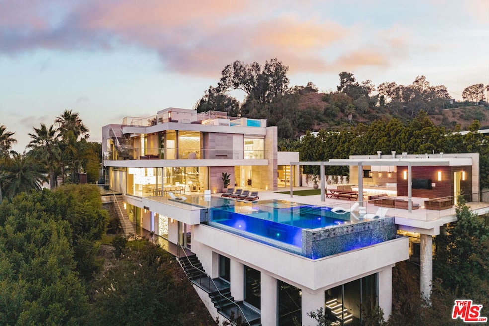 1460 Laurel Way, Beverly Hills, CA 90210 - photo 1