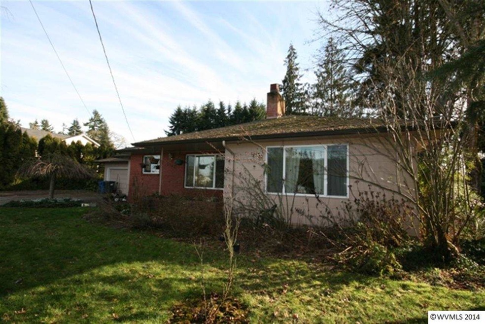 1747 Pine St, Silverton, OR 97381 - photo 1