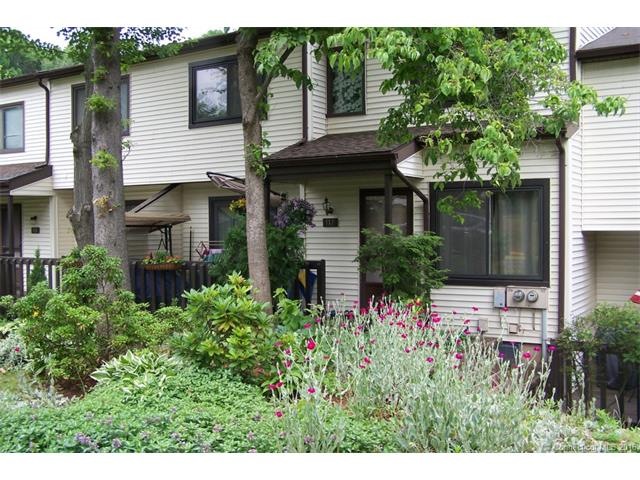 112 Cottonwood Rd, Newington, CT 06111 - photo 1