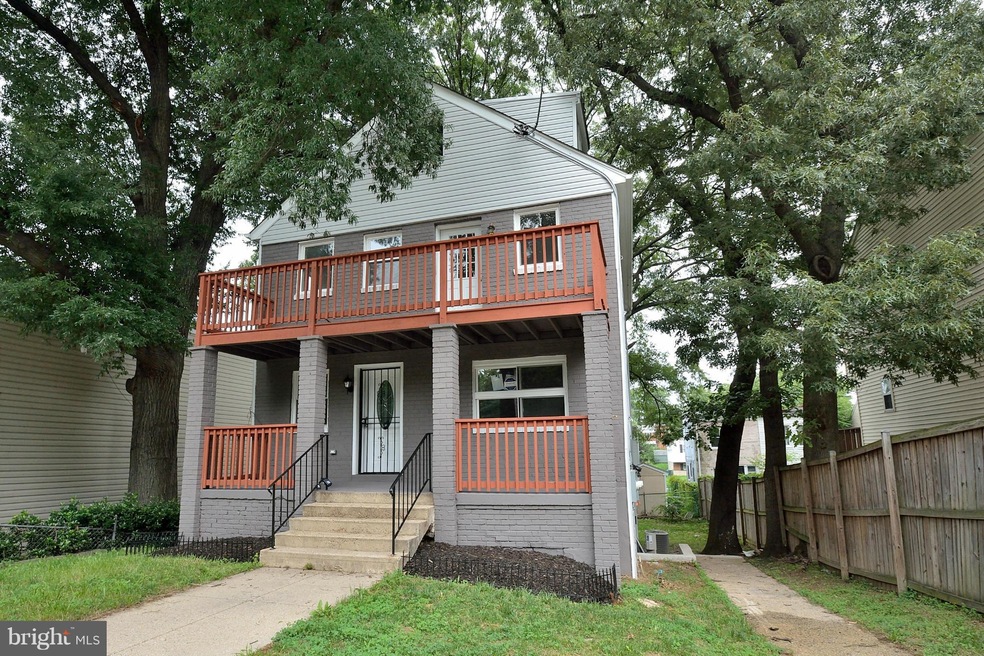 5502 D St SE, Washington, DC 20019 - photo 1