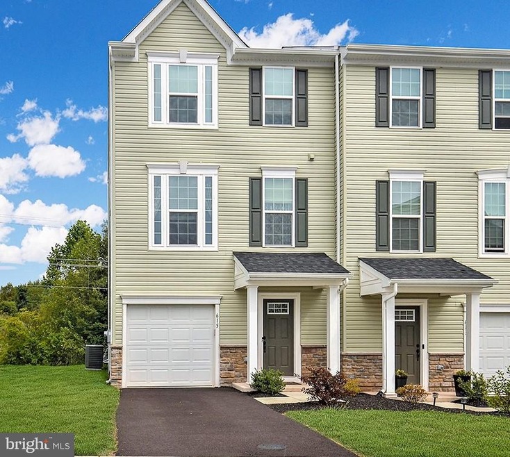 615 Columbus Dr, Spring City, PA 19475 - photo 1